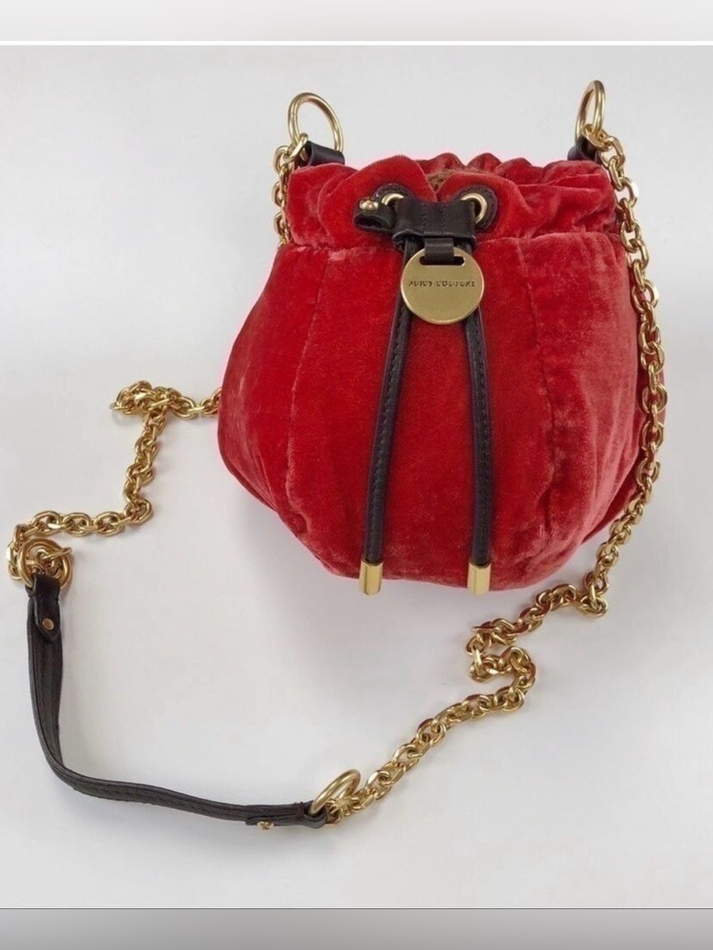 𝅺JUICY Couture velvet pouch bag on gold chain Glam Party